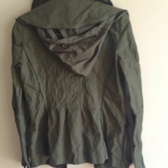 FINAL!!!! TAGLESS GREEN JACKET WITH HOOD / ZIPPERS - Picture 6 of 8